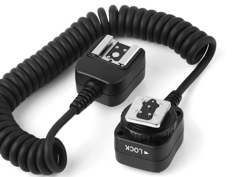 Pixel FC-312 hot shoe connecting cable, light separation and flexible use.